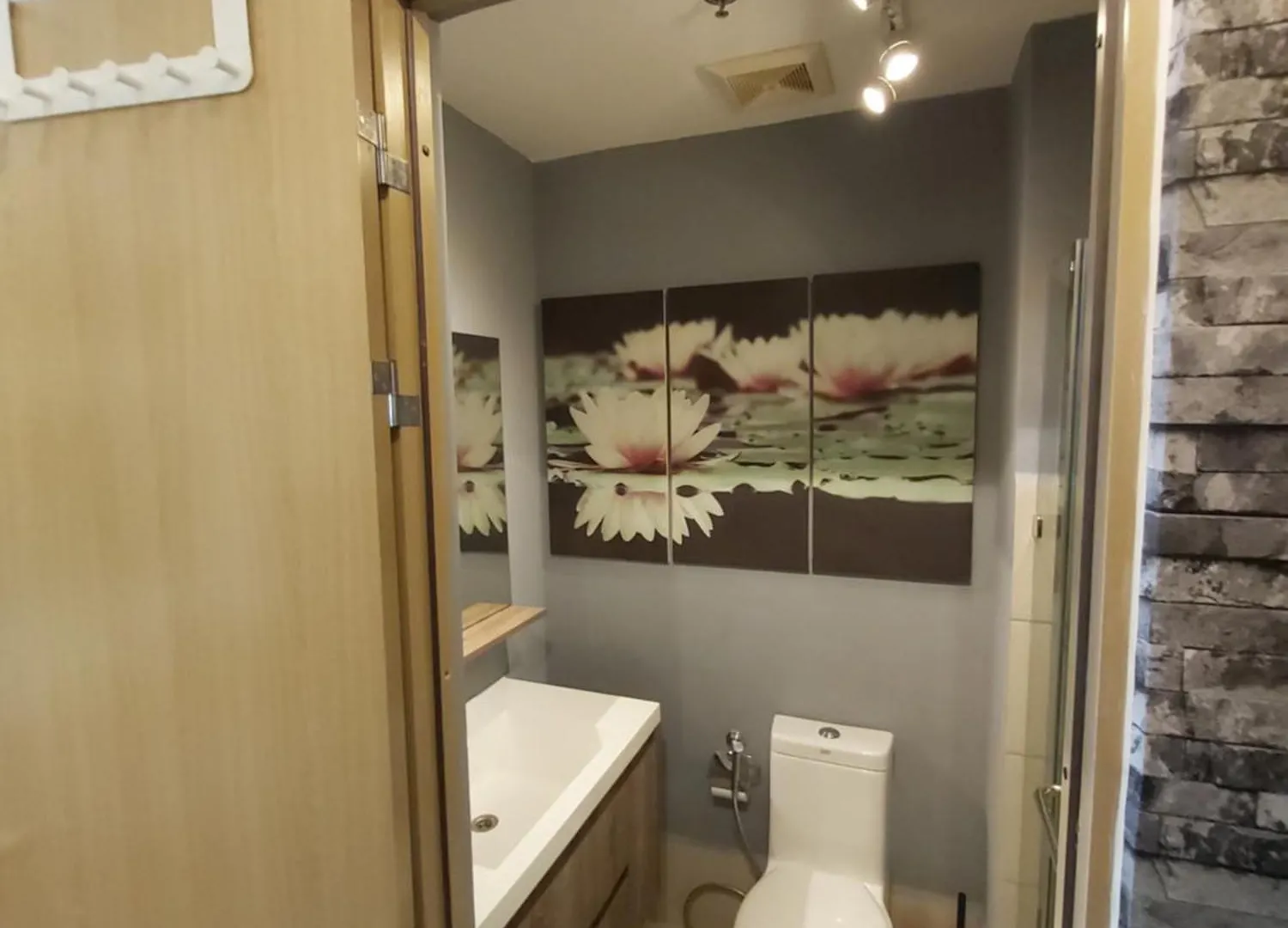 Beautiful 1Br Simple Luxury Condo Near Bgc Manila Apartment